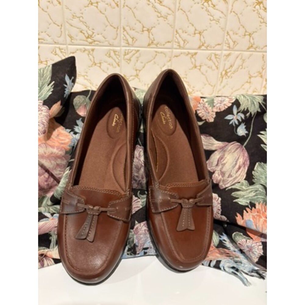 NWOT Clarks Brown Leather loafers